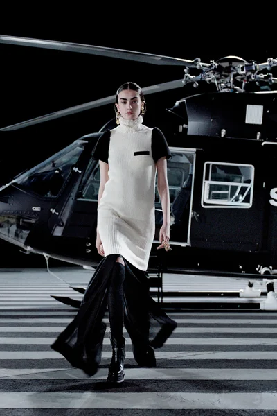 Look 10